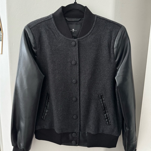 Stylish Black Jacket with Leather Sleeves - Picture 1 of 4